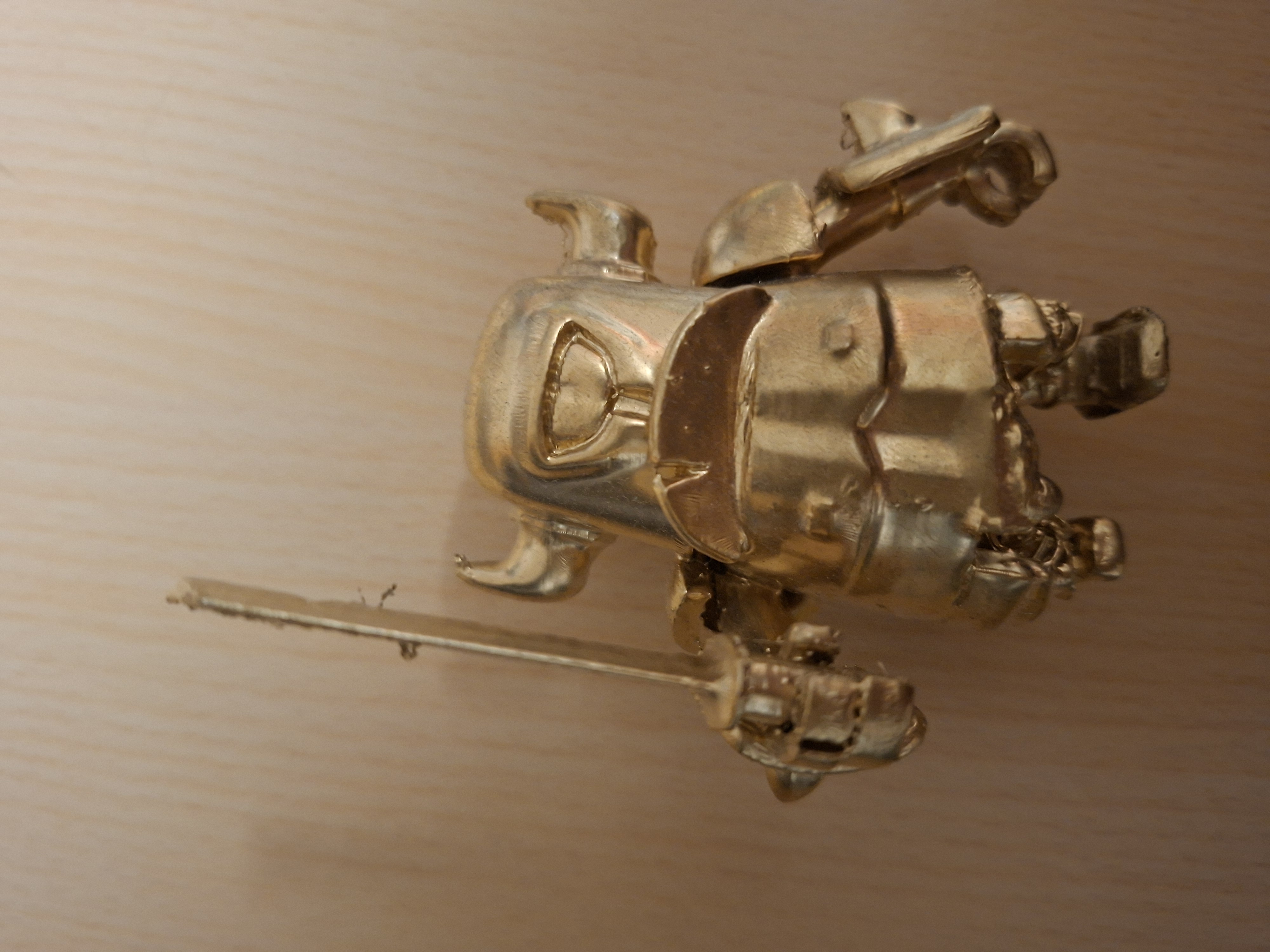 Mini Pekka aus Clash Royale(Gold Gefärbt)