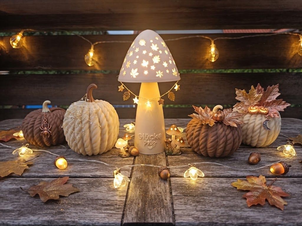 Herbst-Deko-Set: Geflochtene Kürbisse & beleuchtete „Glückspilz“-Lampe