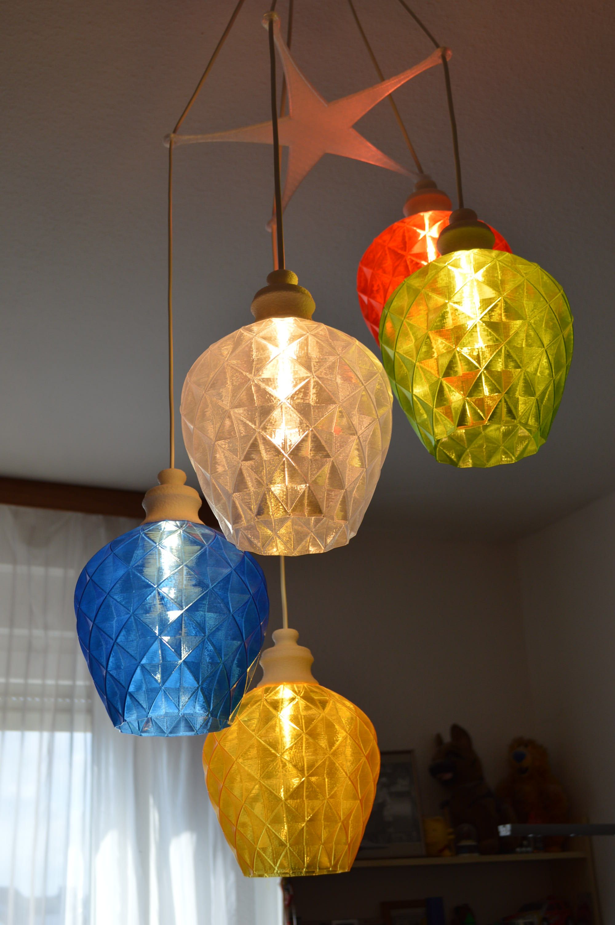 Die modulare Design-Leuchtenserie (Modell: „PolyGlow“